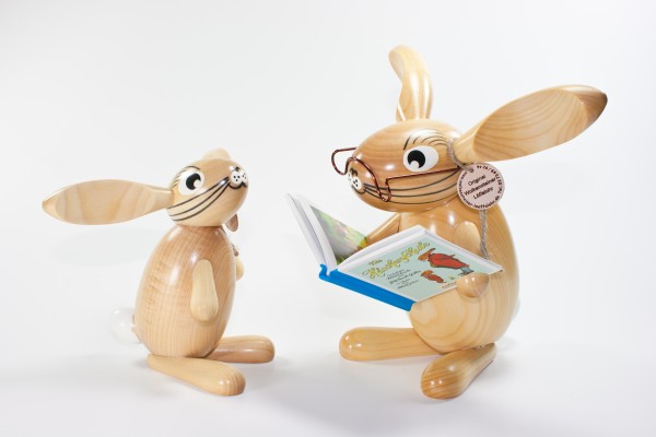 Kunststube Schmied : Vorleser Hase mit Häschenschule Buch - Löffelohr 24cm - Wolkensteiner Löffelohr